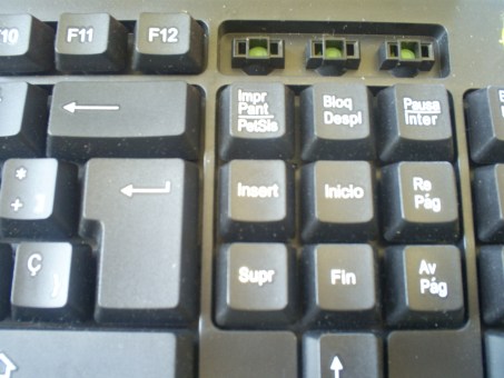 Teclado de Pedro sin las tres teclas superiores de Power